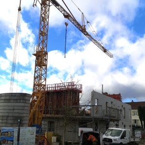 Construction d'un bâtiment pour l'école avec cour attenante